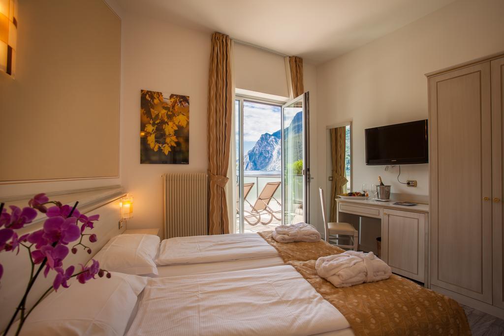 Hotel Lido Blu - Surf & Bike Torbole Sul Garda Exterior foto