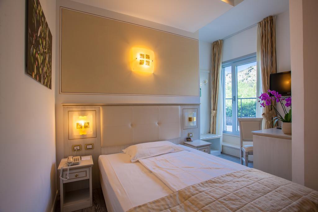 Hotel Lido Blu - Surf & Bike Torbole Sul Garda Exterior foto