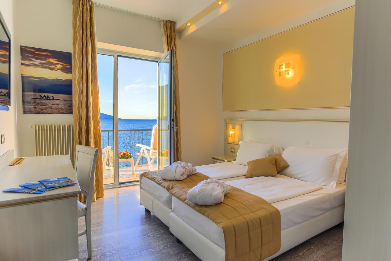 Hotel Lido Blu - Surf & Bike Torbole Sul Garda Exterior foto
