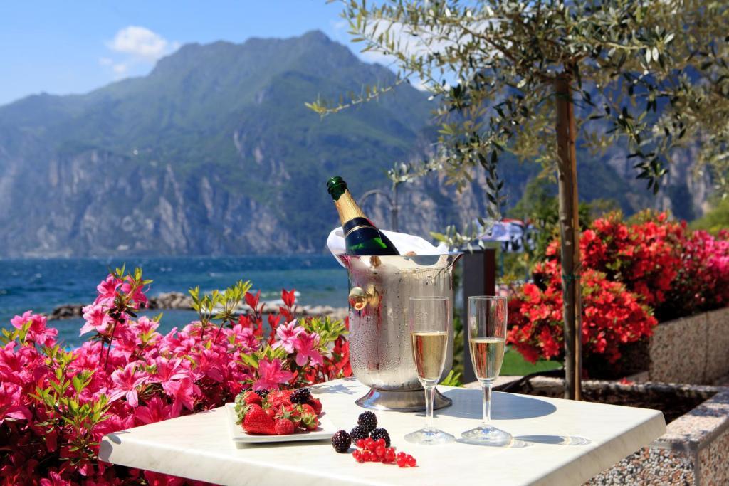 Hotel Lido Blu - Surf & Bike Torbole Sul Garda Exterior foto