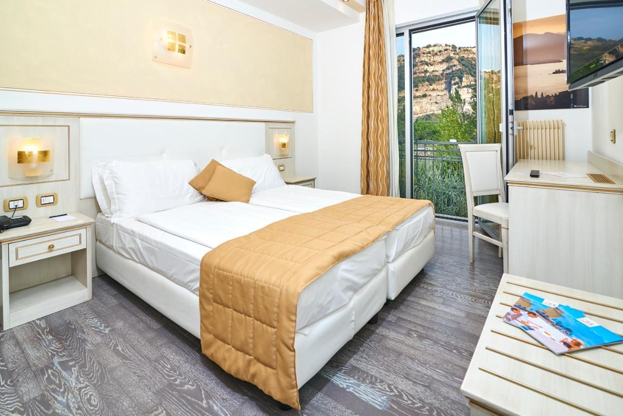 Hotel Lido Blu - Surf & Bike Torbole Sul Garda Exterior foto